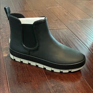 Sperry Black and White Waterproof boots